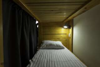 Хостелы Dream Hostel Carpathians Rakhiv Рахов Кровать в общем 6-местном номере для мужчин и женщин-4