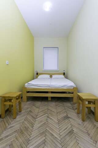 Хостелы Dream Hostel Carpathians Rakhiv Рахов Бюджетный двухместный номер с 1 кроватью-1