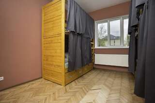 Хостелы Dream Hostel Carpathians Rakhiv Рахов Кровать в общем 6-местном номере-4