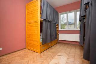 Хостелы Dream Hostel Carpathians Rakhiv Рахов Кровать в общем 6-местном номере-6