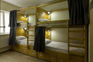 Хостелы Dream Hostel Carpathians Rakhiv Рахов Кровать в общем номере с 4 кроватями-1
